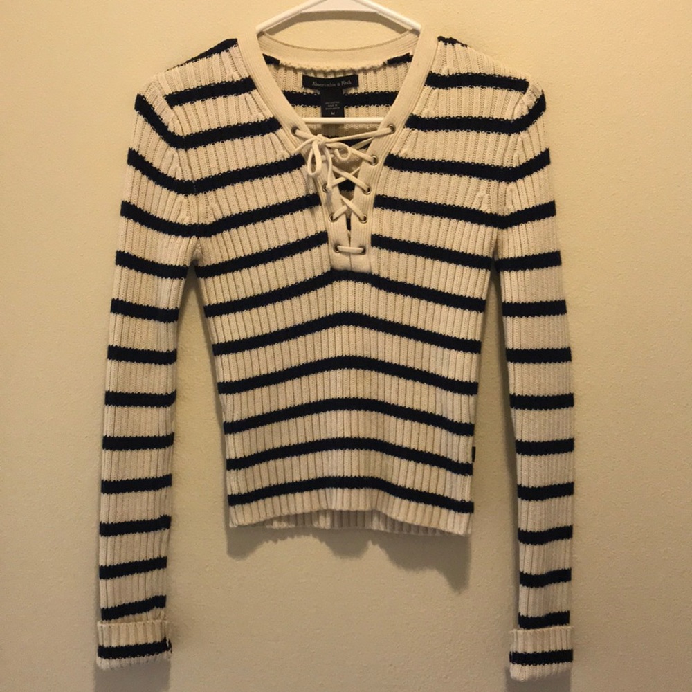 Abercrombie & Fitch crop sweater Size M